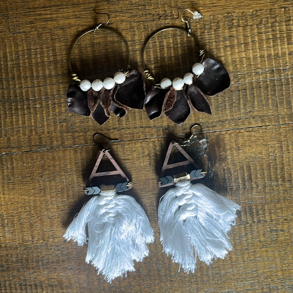 2 pairs of boho earrings
